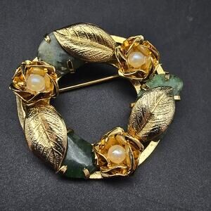 Nephrite Jade Faux Pearl Wreath Brooch Gold Tone Leaves
